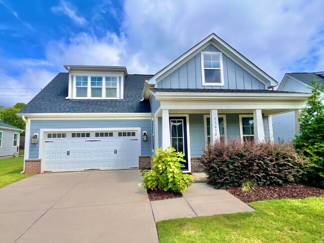 Building Photo - STUNNING and SPACIOUS!