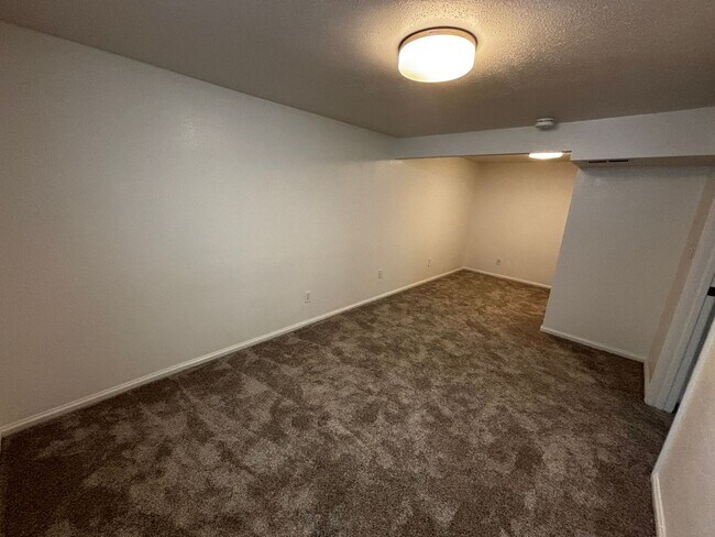 Building Photo - 1117 W 31st St