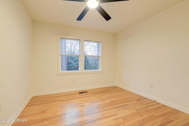 Building Photo - 1390 N Hills St