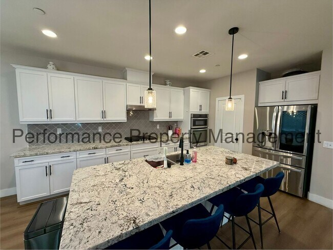 Building Photo - 10009 Sentinel Peak Pl