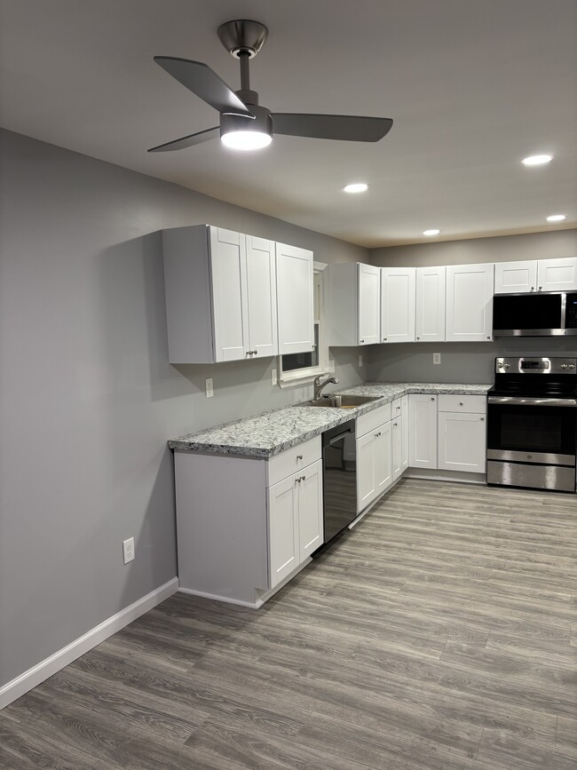 Building Photo - 2410 Cedar Ave