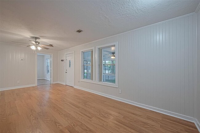Building Photo - 1372 W Pine Lake Cir