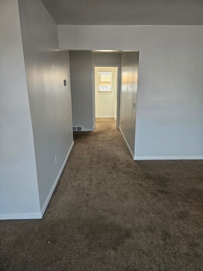 Building Photo - 19646 Fleetwood Dr