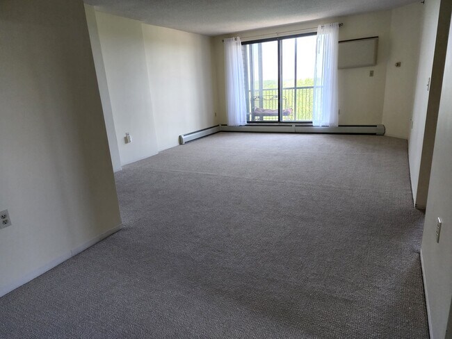 Living room area - 6500 Woodlake Dr