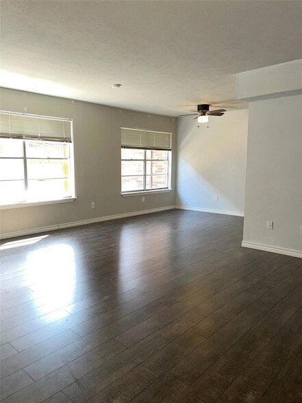 Building Photo - 8067 Meadow Road Unit 114D