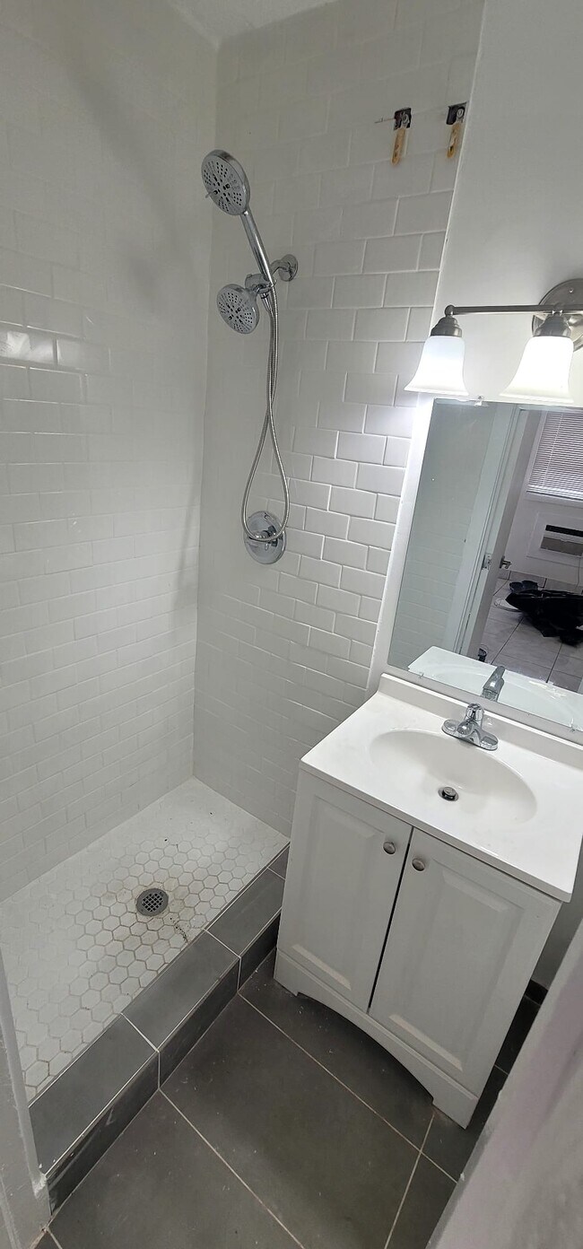 Building Photo - 403 N 19th Ave