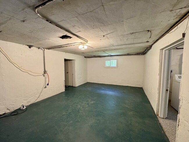 Building Photo - 844 Deerfield Rd