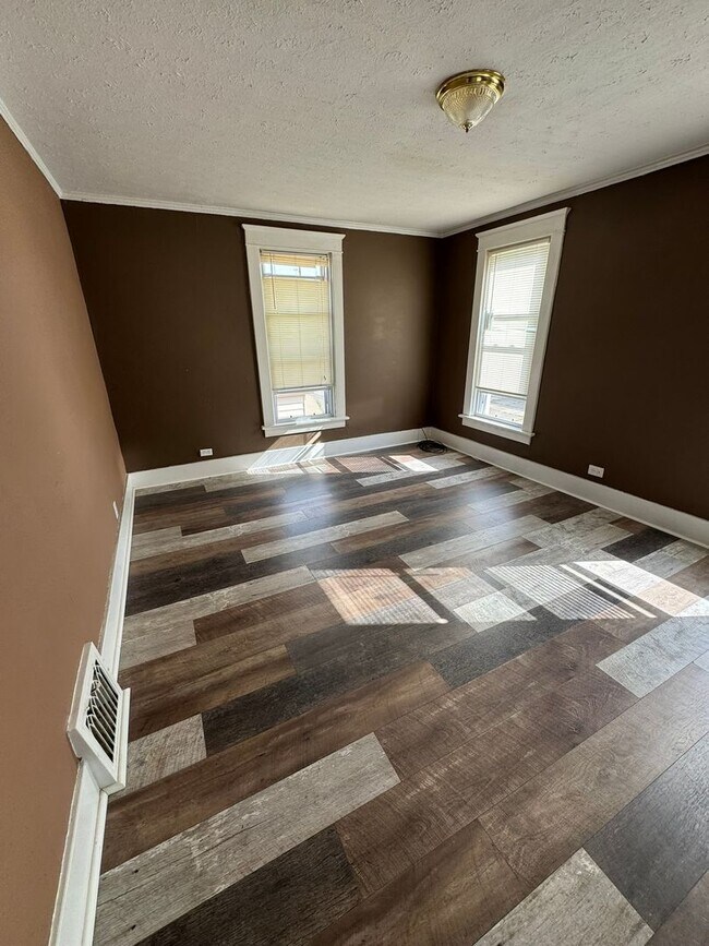 Building Photo - 416 Cascade St