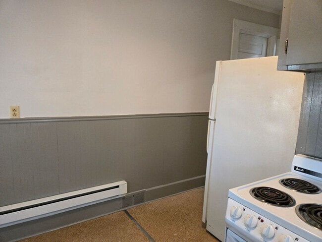 Building Photo - 118.5 W Walnut St