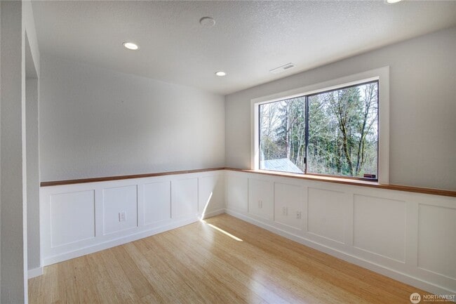 Building Photo - 3bd/2.5ba Bellevue House