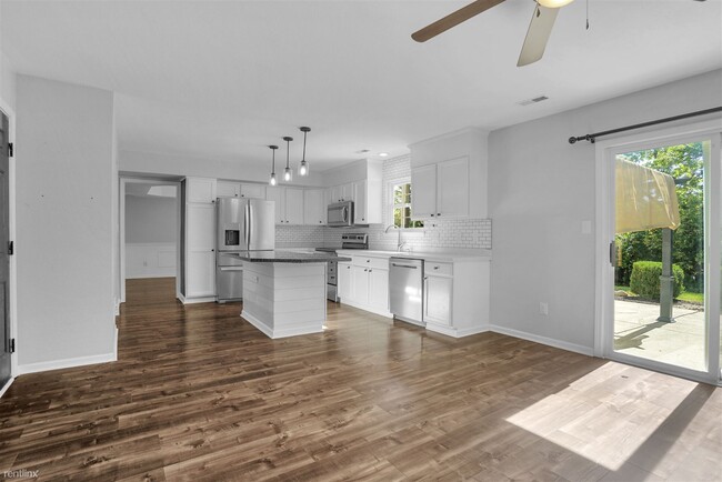 Building Photo - 4 br, 3 bath House - 8647 Eagles Nest Dr