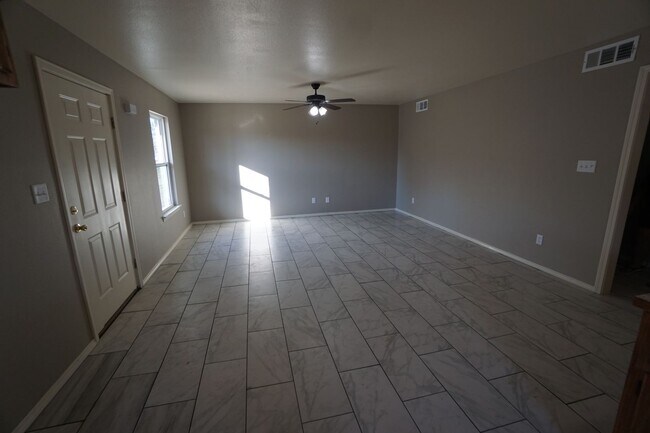 Building Photo - Completely Remodeled Like New 3 Bed 2 Bath...