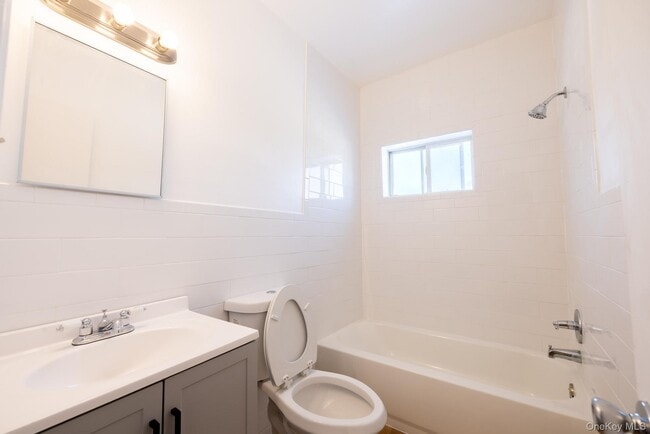 Building Photo - 1550 Montauk Hwy