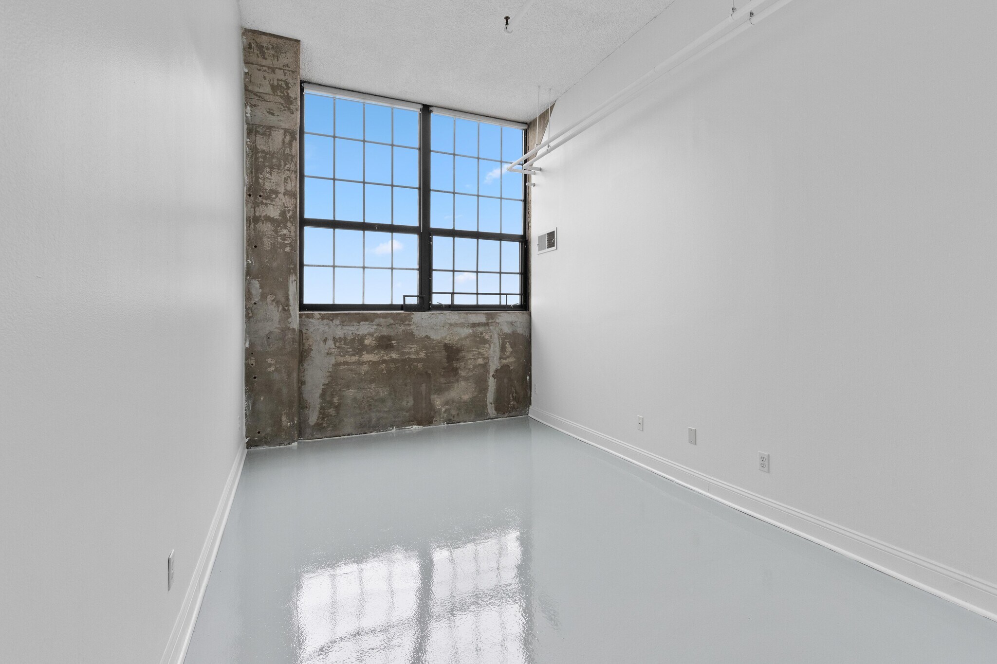 Building Photo - 6533 E Jefferson Ave