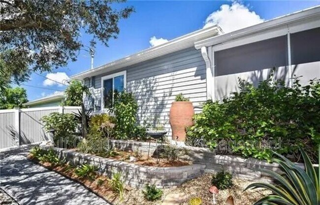 Building Photo - 11652 Pawley Ave