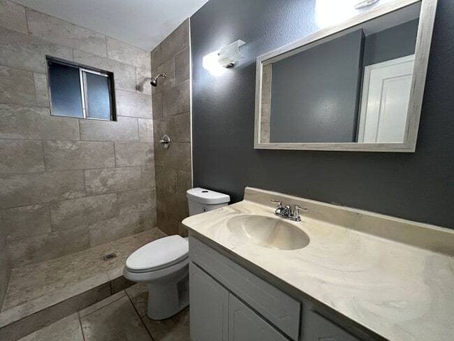 Building Photo - 1101 N April Cir