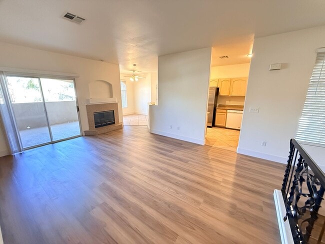 Building Photo - 2050 W Warm Springs Rd