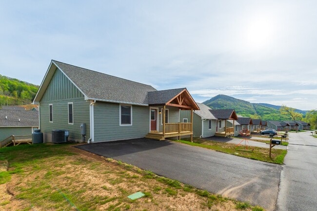 Building Photo - 171 Ava Wy