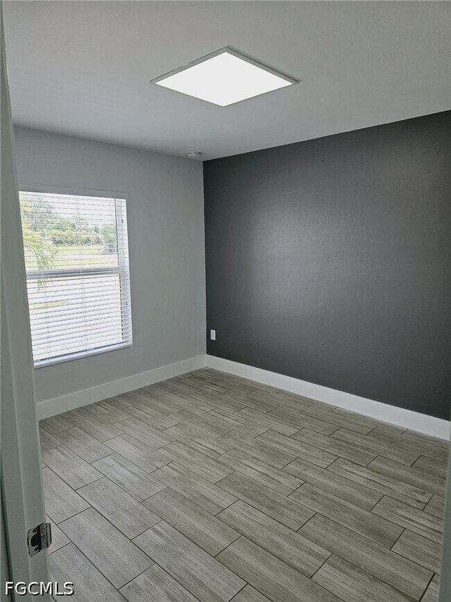 Building Photo - 606 SW 8th Pl