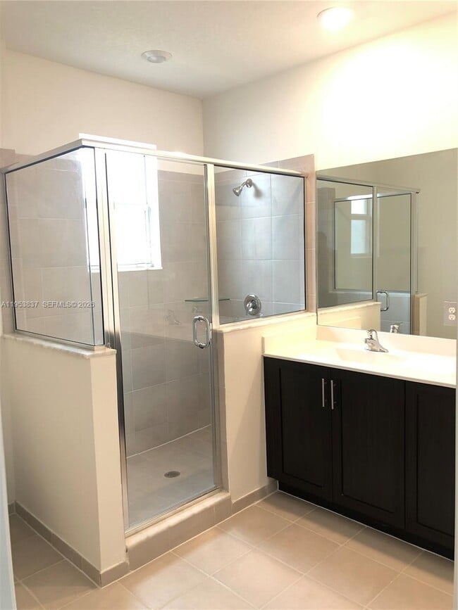 Building Photo - 2610 SE 13th St