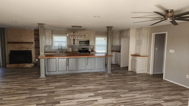 Building Photo - 8064 US-82