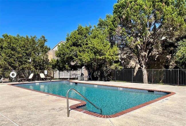 Building Photo - 2450 Wickersham Ln