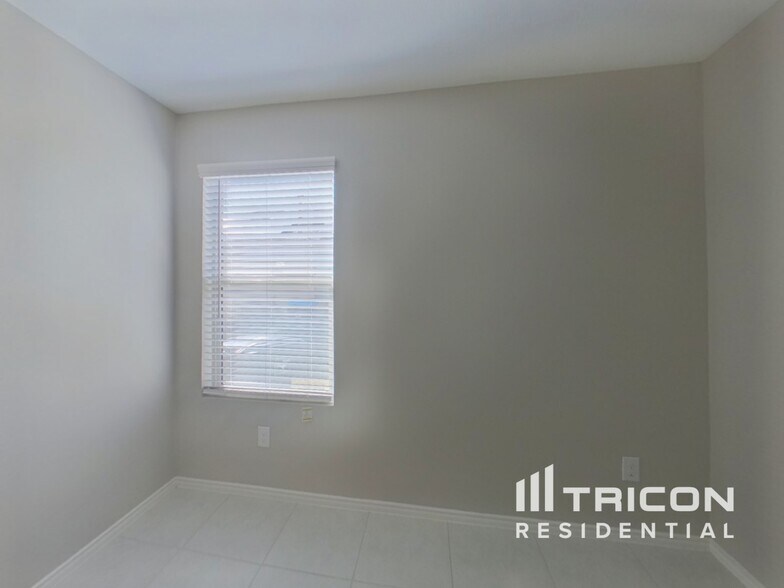 Building Photo - 304 Ranchito Pass