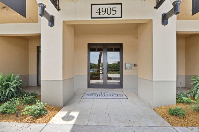 Building Photo - 4905 Midtown Ln