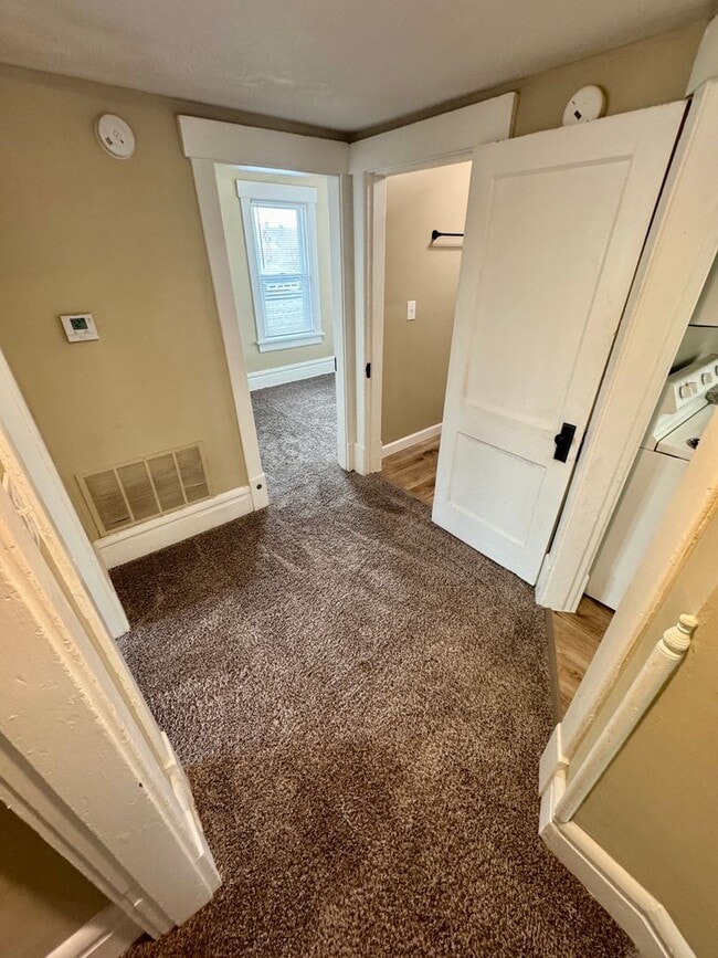 Building Photo - 2542 Glen Echo Dr