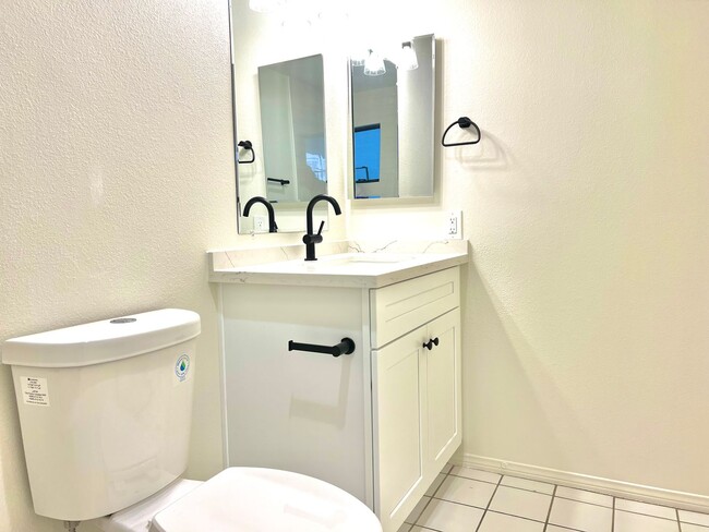 Building Photo - Updated 2-Bedroom 3 Bathroom Pasadena Town...