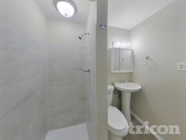 Building Photo - 1720 Monterey Way