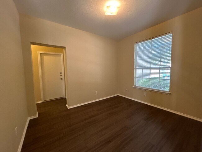 Building Photo - Charming 3BR Home with Modern Comforts and...