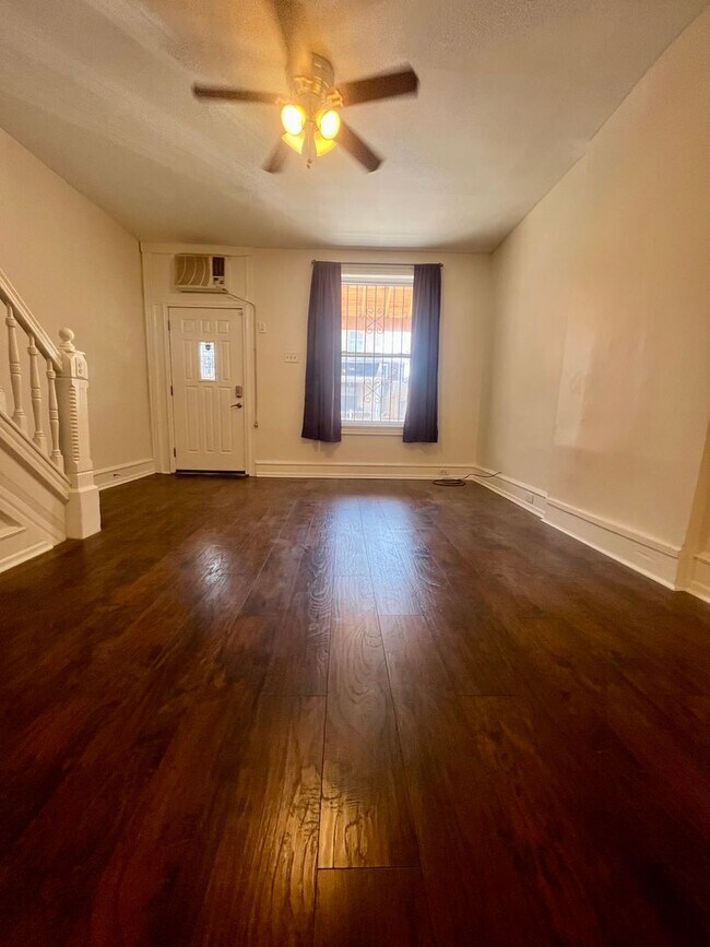 Building Photo - Stunning 3-Bedroom Townhome by LaSalle! Available NOW!