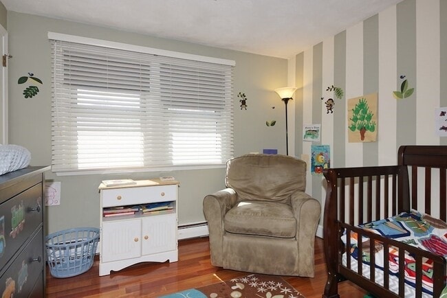 Building Photo - 39 Locust St