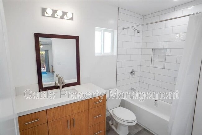 Building Photo - 9428 1/2 Crebs Ave