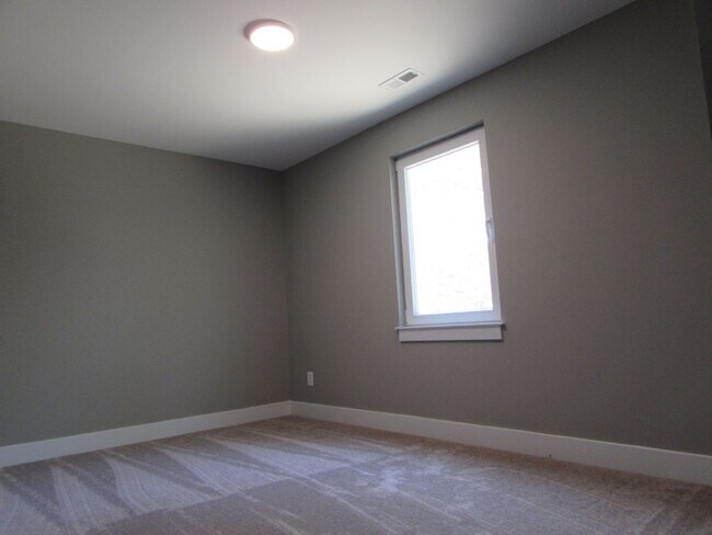 Building Photo - Brand new 3 bed/2.5 bath duplex located in the east side of Lincolnton