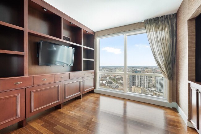 Building Photo - 77 Hudson St