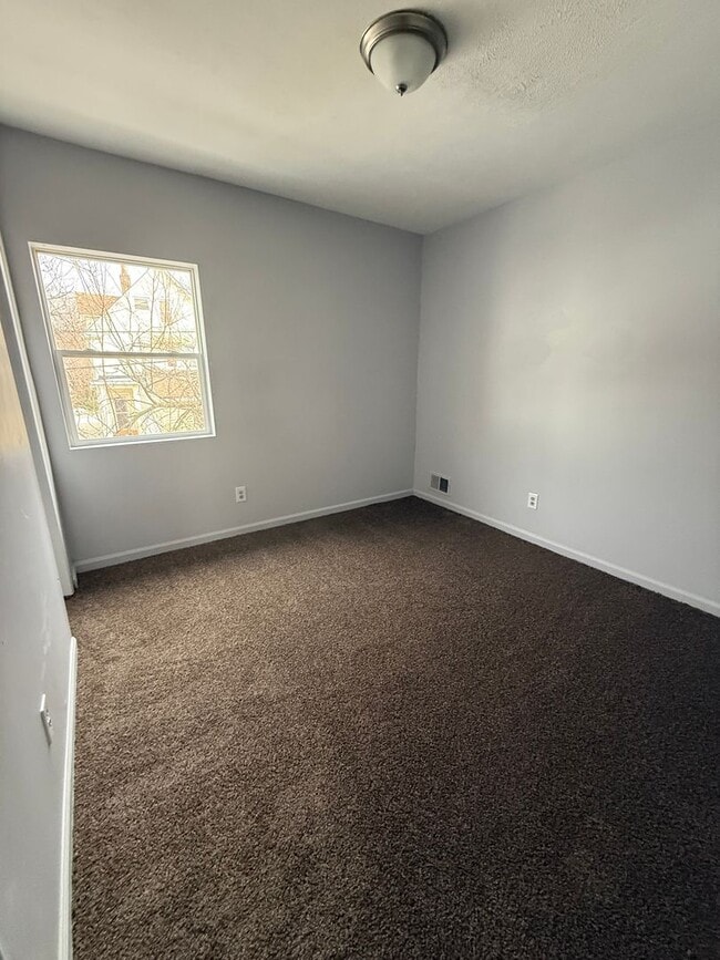 Building Photo - 4bd Single Cash Pay/Section 8