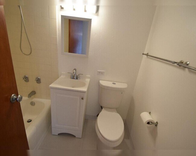 Building Photo - Queen Emma Gardens – 1-Bedroom Apartment f...