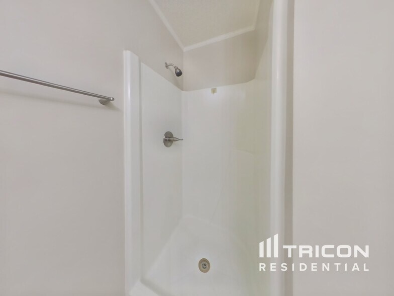 Building Photo - 6617 Flat Rock Dr