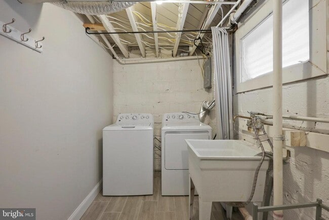 Building Photo - 3030 Manning St