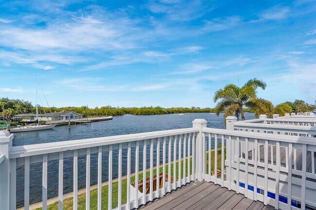 Building Photo - 3837 Pompano Dr SE