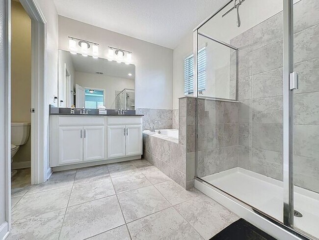 Building Photo - Beautiful Furnished townhome in Vistas of ...
