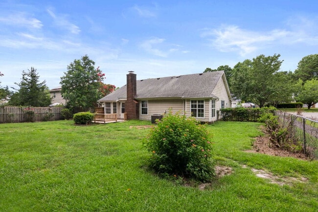 Building Photo - Spacious 4-Bedroom Home in a Prime Locatio...