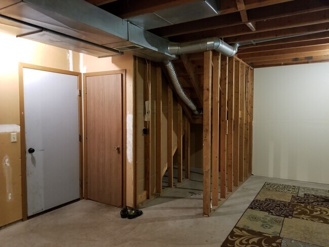 Building Photo - 220 Leighton Dr