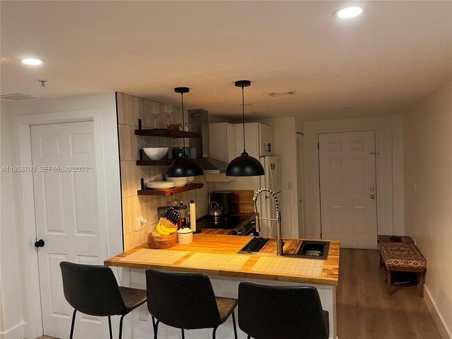 Building Photo - 218 SW 8th Ave