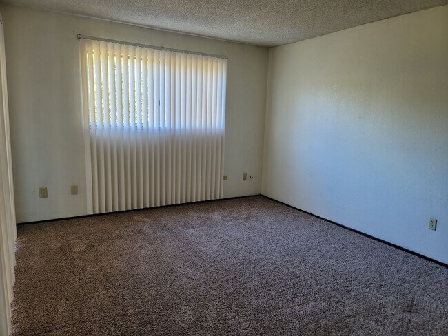 Building Photo - No Deposit