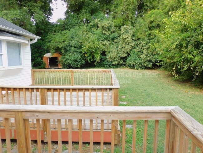 Building Photo - 915 Idlewood Dr