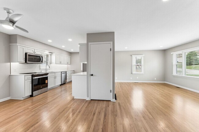 Building Photo - Newly renovated 3-bedroom, 2-bath home