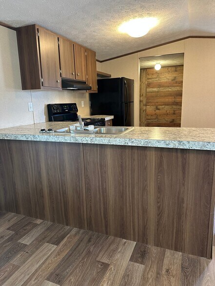 Building Photo - 833 Lovell Rd